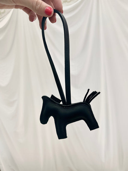 Horsie charm - black