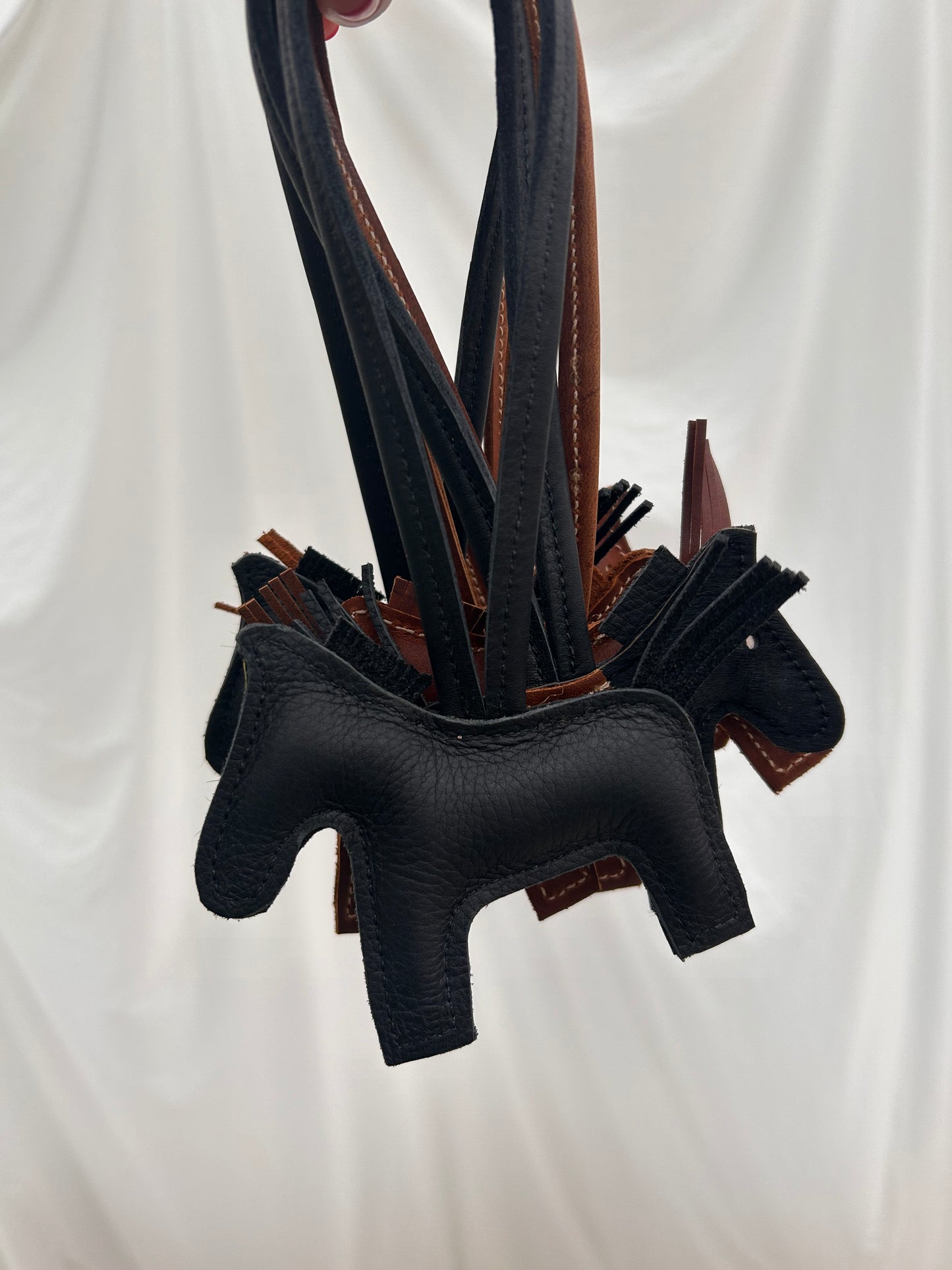 Horsie charm - black