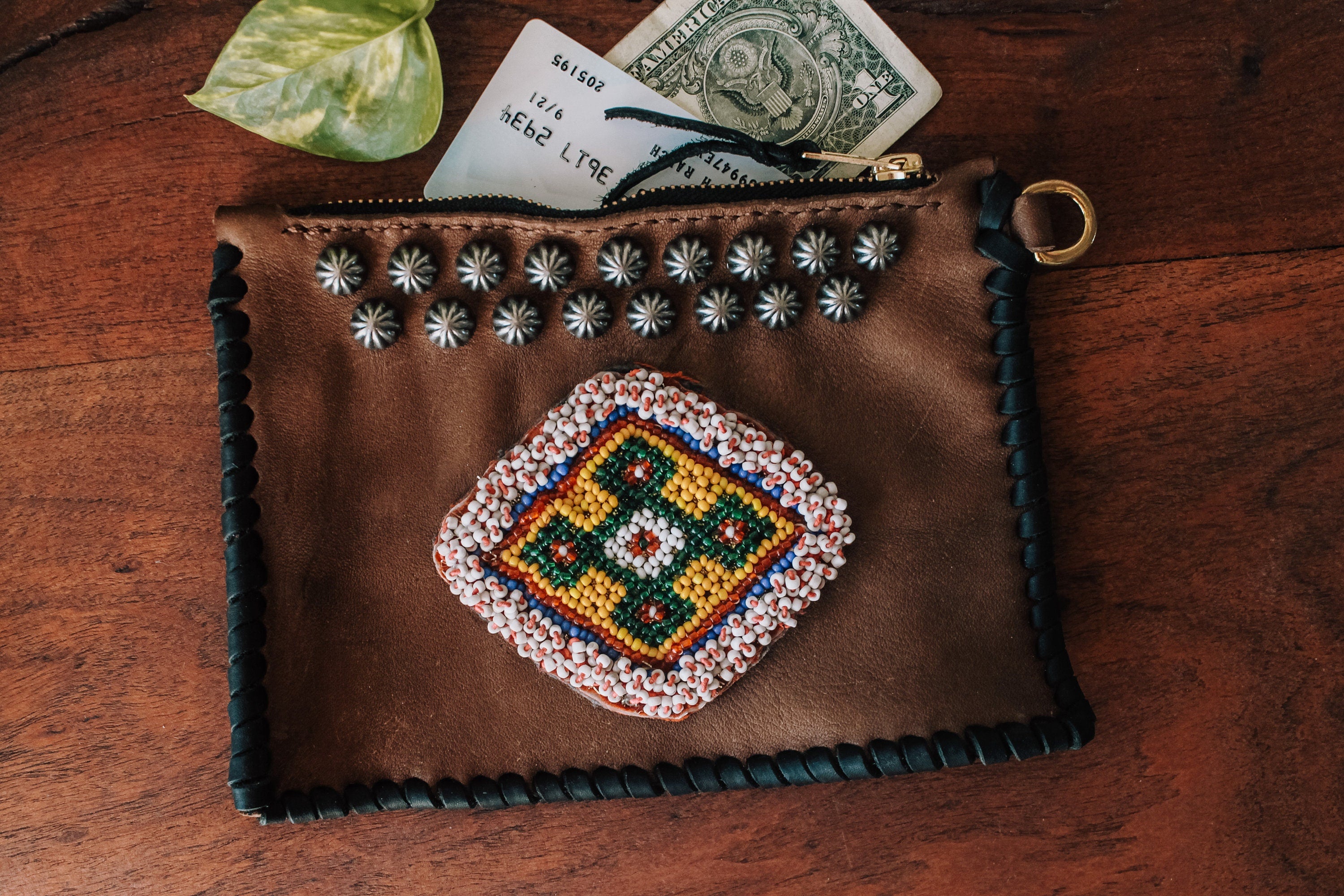Jeff Bridgman Antique Flags and Painted Furniture - NATIVE AMERICAN BEADED  COIN PURSE WITH A FOLKY PATRIOTIC SHIELD ON THE OBVERSE AND A GEOMETRIC  REPRESENTATION OF AN ANIMAL ON THE REVERSE, CA